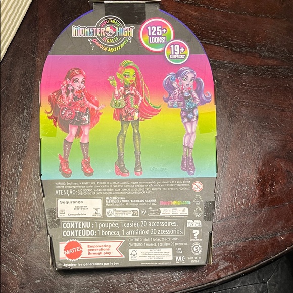 Monster High Skulltimate Secrets Set with Purple and Blue - Picture 2 of 2